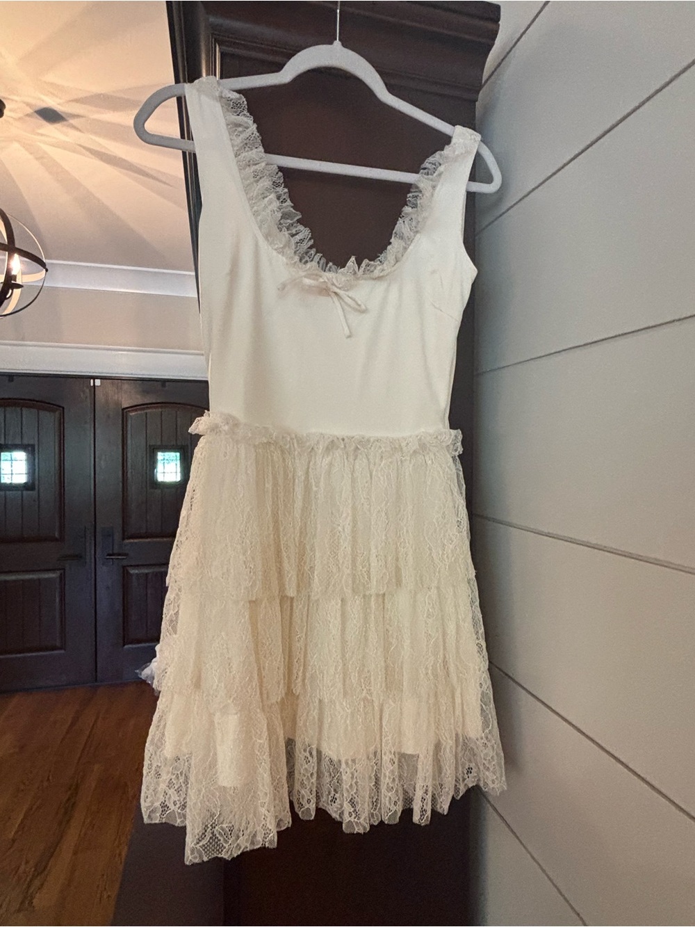 NWT Saints & Secrets Lace Tiered Cream Sleeveless Dress